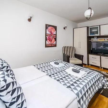 Cozy Studio With Cathedral View - Best Location