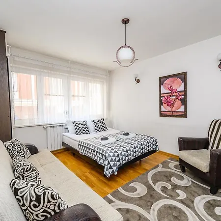Cozy Studio With Cathedral View - Best Location Szarajevó