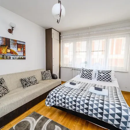 Cozy Studio With Cathedral View - Best Location Apartman Szarajevó